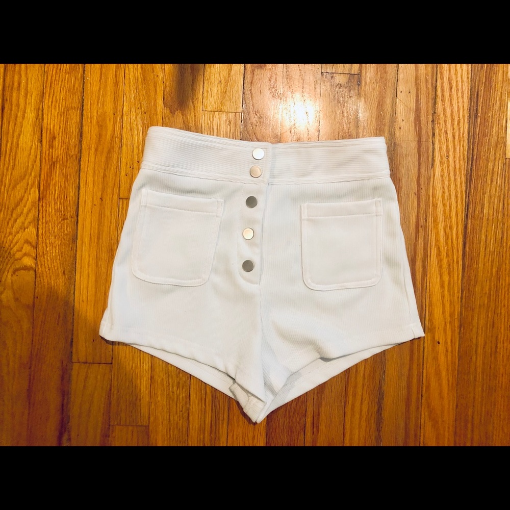 CUTE WHITE SUMMER “E. 55UE” SHORTS - SIZE: SMALL